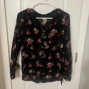 Hollister flowery top 🌸🌺